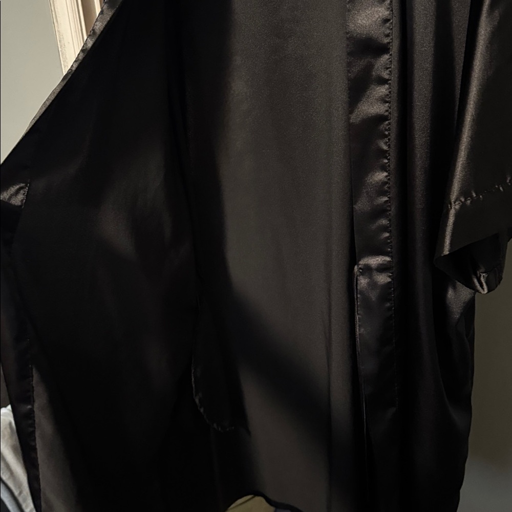 Black Lightweight Robe - Picture 4 of 5